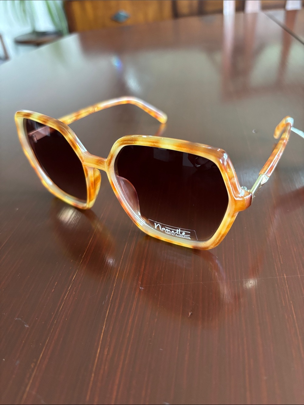 Nanette Lepore 100% UV protect,tortoise frame & arms,brown gradient lens,hexagon